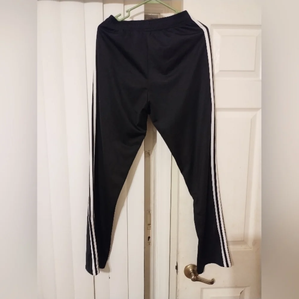 Adidas Men's Essentials Tracksuit Pants Size Small. Very Comfortable